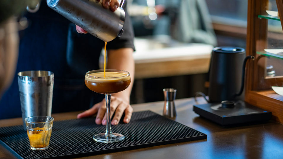 Espresso Martini : Le cocktail festif et glamour parfait pour le temps des fêtes