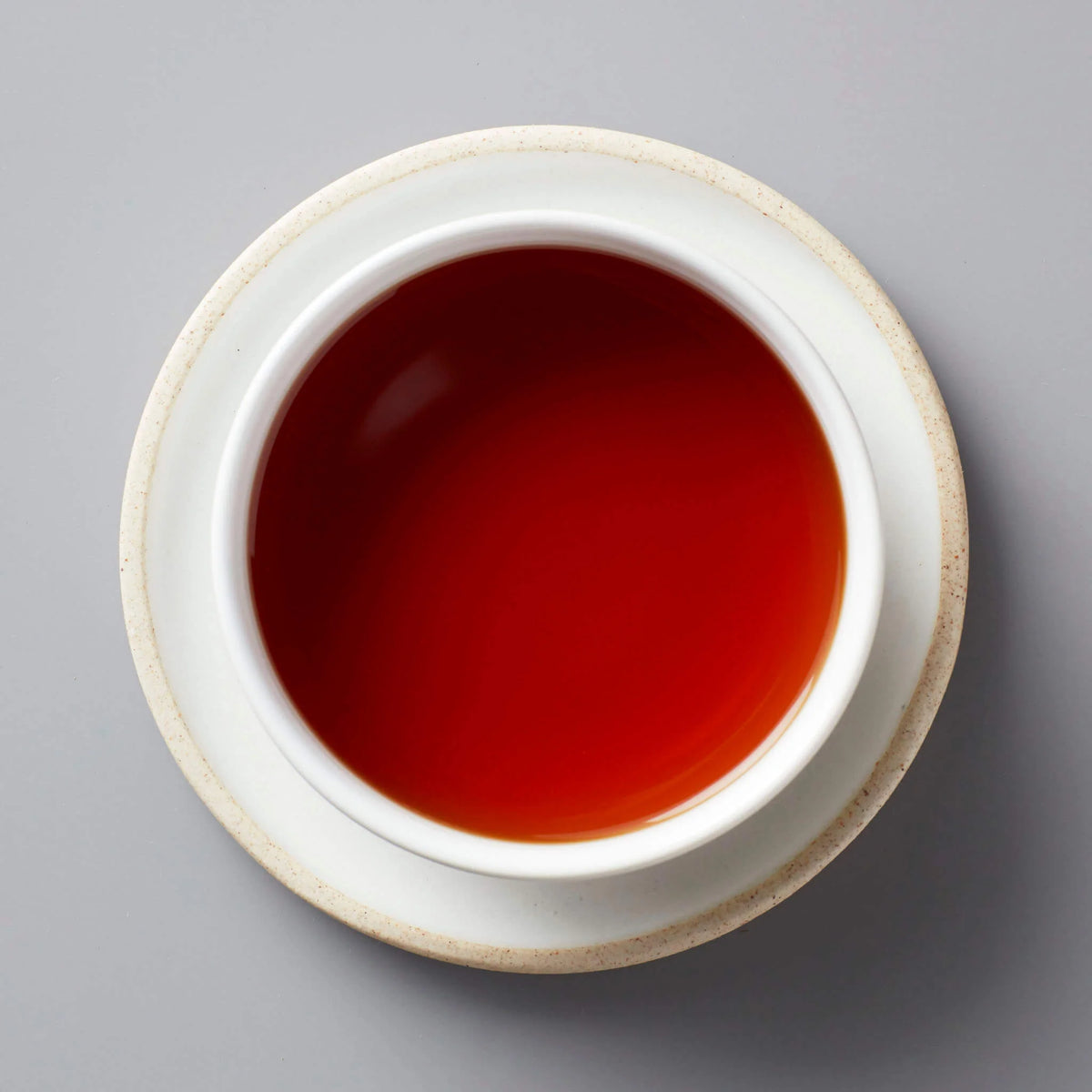 Visuel du thé noir dans une tasse à thé