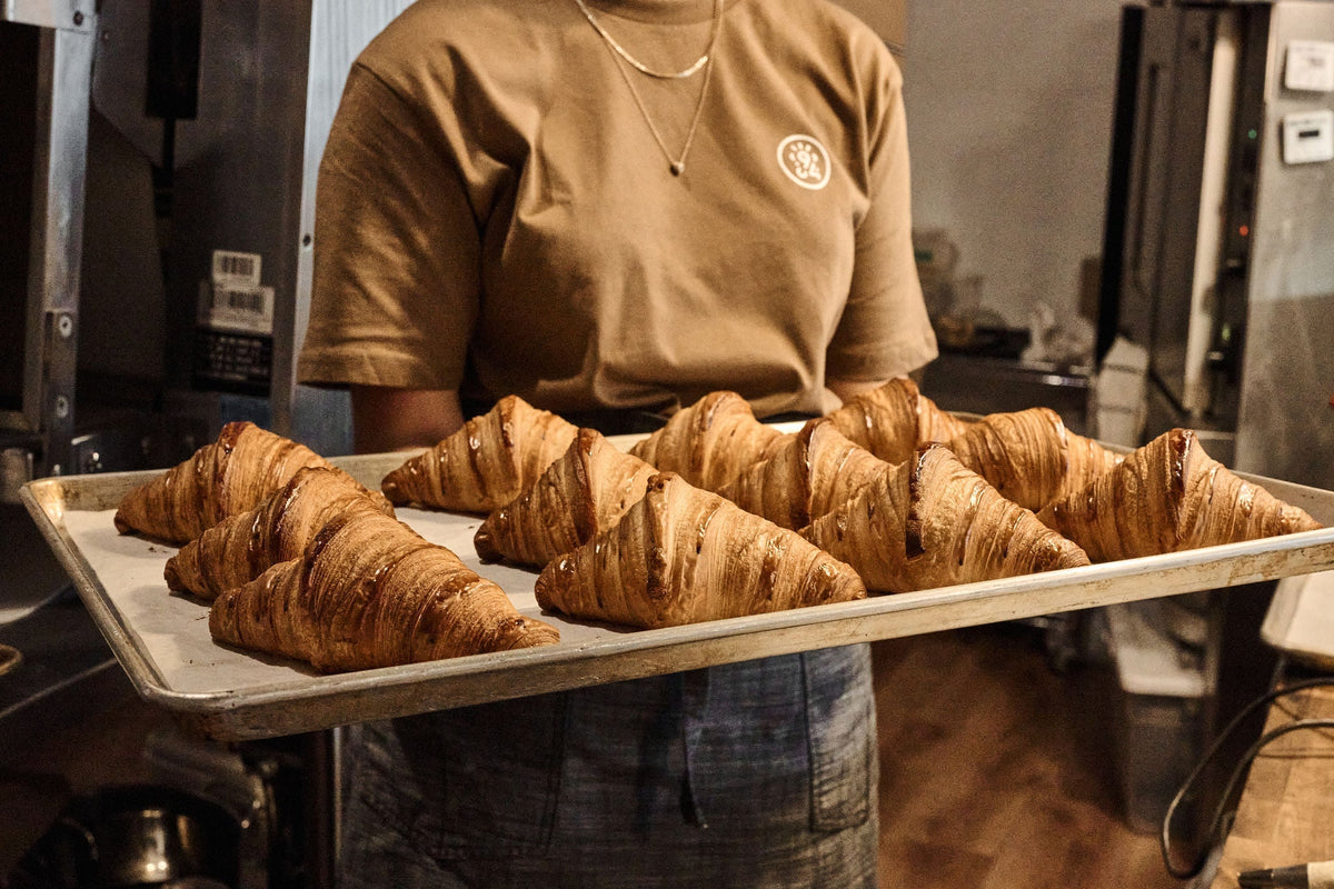 Croissant frais et chandail 94 celcius