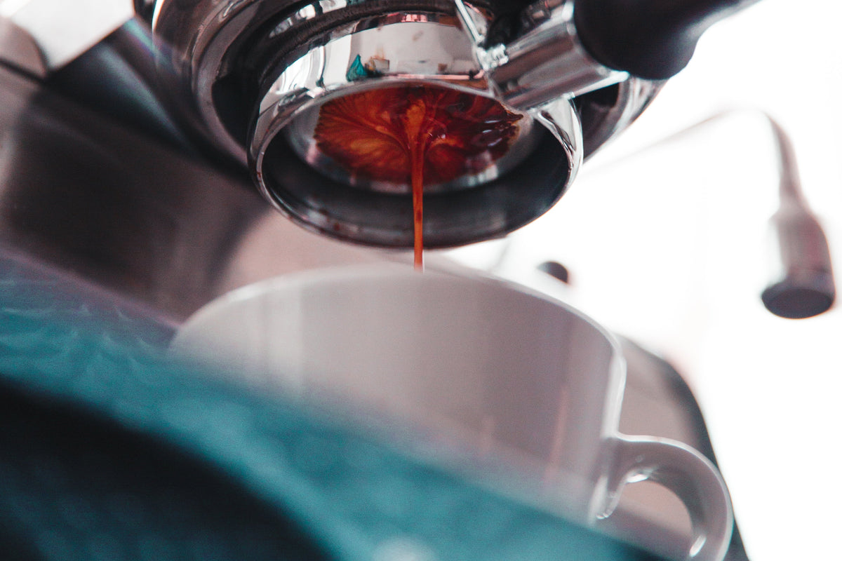 Un café de spécialité extrait en espresso