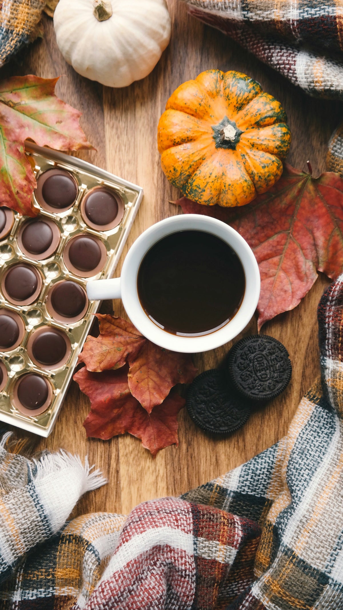 Café d'automne avec citrouille et chocolat